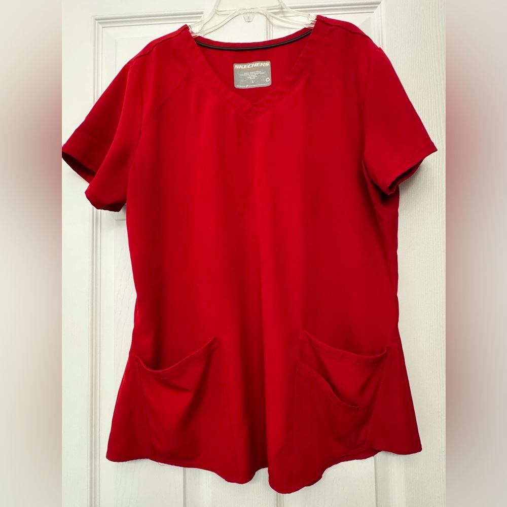Women’s Red Skechers Scrub Top SZ Large